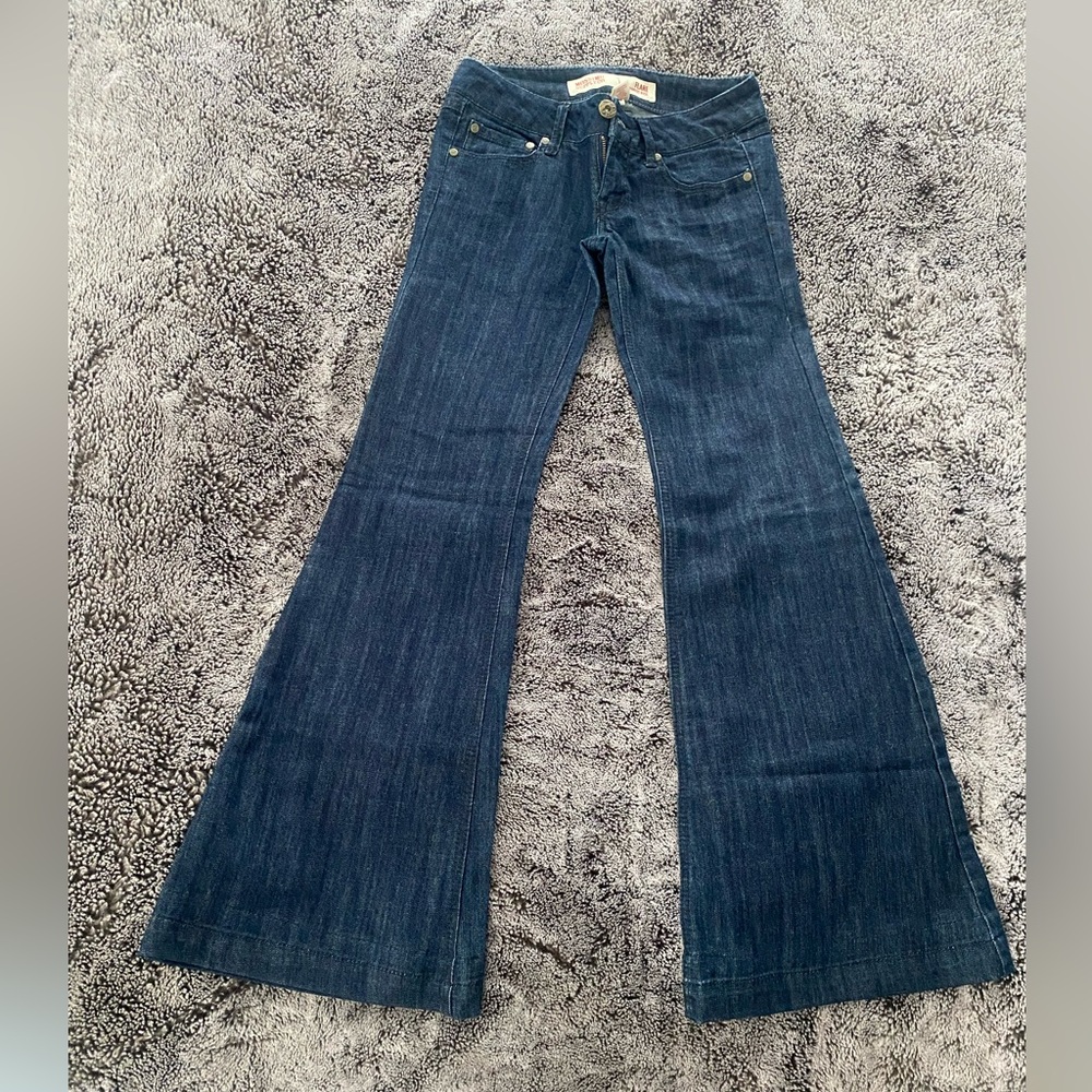 Juniors Size 1, low rise, dark denim flare leg jeans
